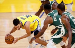 【大发扑克】科尔：库里的强壮程度让我惊讶 他的各方面都达到了巅峰