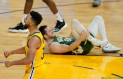 【大发扑克】库里生涯第23次40+且真实命中率80%+ 比历史第二名多出9次