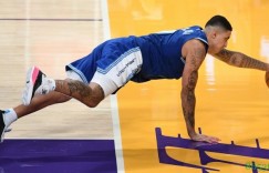 【大发扑克】湖人明日客战尼克斯 小加、库兹马和马修斯出战成疑