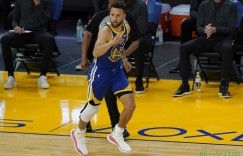 【大发扑克】库里本月已投进85记三分 打破哈登保持的NBA单月三分命中数纪录