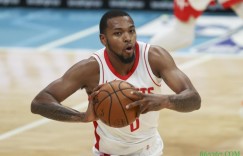 【大发扑克】火箭布朗遇袭！NBA发言人：在收集信息 希望他能完全康复