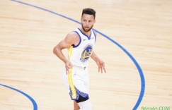 【大发扑克】下半场25分！库里全场18中11拿到32分8板3助1技犯