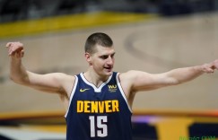 【大发扑克】约基奇连续四个月得分过300且篮板助攻过100 中锋仅张伯伦做到过