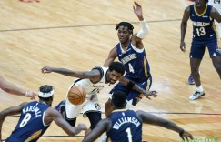 【大发扑克】欧神仙！欧文独自带队攻下32分2板8助 关键时刻攻防致胜