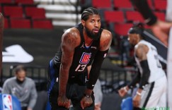 【大发扑克】防守尖兵！乔治主防下 开拓者全队17中5 CJ&鲍威尔9中2