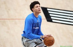 【大发扑克】跟队记者：雄鹿用双向合同签下贾斯汀-杰克逊