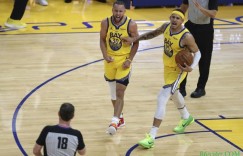 【大发扑克】库里追平巴里 成为勇士队史巴里后单月拿下30+次数最多球员