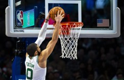 【大发扑克】手感冰凉！塔图姆连续第二场17中3 拿下15分11篮板6助攻