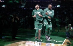 【大发扑克】沃克：库里是世界上最好球员之一 不惊讶塔图姆今天的表现