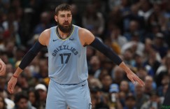 【大发扑克】恐怖如斯！瓦兰丘纳斯狂砍34分22板 兰多夫之后灰熊队史第2人