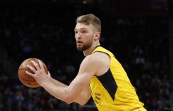 【大发扑克】30+20！萨博尼斯22投14中空砍32分20板8助攻3抢断