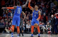 【大发扑克】乔治祝贺威少：恭喜三双王！最伟大的Brodie！