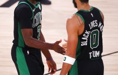 【大发扑克】塔图姆&布朗常规赛单场均至少得到35分7板4助 1970年来绿军首对