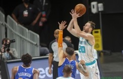 【大发扑克】黄蜂记者：海沃德已经脱掉保护靴