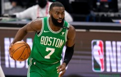 【大发扑克】绿军记者：布朗的手腕伤势不是新伤 或将缺席3-6个月