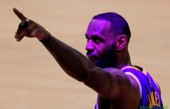 【大发扑克】队记：在训练中 詹姆斯所展现的加速能力和爆发力令人印象深刻