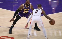 【大发扑克】打湖人就来劲！利拉德对阵湖人场均28.1分 仅次大帅&天勾&MJ