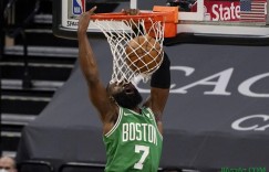 【大发扑克】单核带队！布朗砍39分11板3助4抢断 最后时刻连拿5分仍成空砍