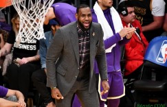 【大发扑克】名记：詹姆斯今日参加完整训练 脚踝情况更加乐观