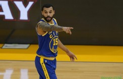 【大发扑克】穆尔德：库里让场上每个人工作更轻松 第三节他为球队带来激情