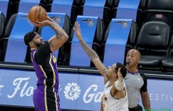 【大发扑克】奥克利：我听说湖人教练要戴维斯一场投5-6个三分 为什么？