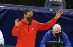 【大发扑克】一度追至仅差5分仍败北 塞拉斯：绝对令人沮丧 需在防守端更努力