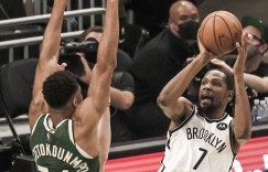 【大发扑克】字母哥谈杜兰特：他能在任何人头上投篮 有一代人一遇的天赋