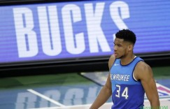 【大发扑克】字母哥赛季至今16次单场至少30分10板 高居联盟第一