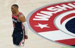 【大发扑克】威少近两场比赛共得到43分33篮板41助攻 历史首人