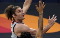 【大发扑克】表现稳健！小洛佩兹全场24分7板 第4节&加时赛11罚10中