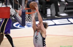 【大发扑克】小洛佩兹：威少打球就像在棋盘上下棋 他一直坚持不懈