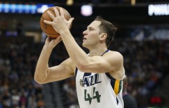 【大发扑克】?博扬-博格达诺维奇23中16砍下48分 创生涯新高