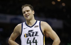 【大发扑克】博扬单场轰下45+同时投进8+三分 爵士队史首人