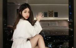 【大发扑克】「爆乳版鄧紫棋」白皙酥胸好軟嫩！性感肩帶上衣暴露「美乳秘密」！，大发助力你的致富之路！