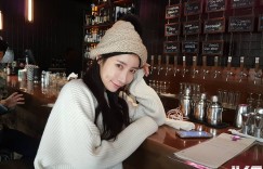 【大发扑克】「隱乳系正妹」內藏一對可愛圓乳，飽滿渾圓+逆天長腿讓人又驚又喜！