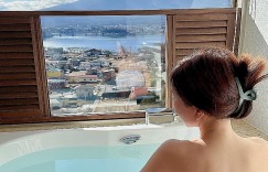 【大发扑克】正妹「詹椀媗Maggie」富士山泡湯露半粒！超凶「裸背側乳」辣到犯規！，大发助力你的致富之路！