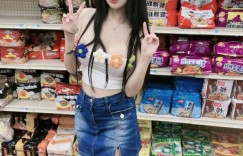 【大发扑克】白嫩正妹「玲奈Lena」颱風天超市囤貨！低胸小可愛「爆出渾圓雙峰」！，大发助力你的致富之路！