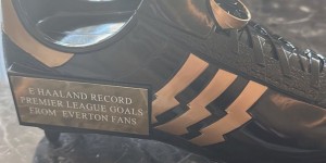 【大发体育】埃弗顿球迷赠送纪念战靴，哈兰德晒照感谢，大发助力你的致富之路！