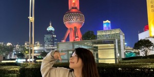 【大发体育】Mayumi晒照：来中国玩了，在上海探索！，大发助力你的致富之路！