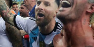 【大发体育】伟大胜利❗阿根廷球员赛后激动跳入球迷海洋，共同疯狂庆祝，大发助力你的致富之路！