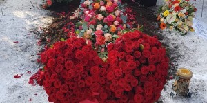 【大发体育】图片报：贝肯鲍尔的葬礼本周五在慕尼黑举行，赫内斯也赠送了花圈，大发助力你的致富之路！
