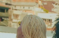 【大发体育】太会蹭了🤣旺达在新歌MV里身穿内马尔和伊卡尔迪球衣，大发助力你的致富之路！