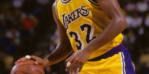 【大发扑克】25年的今天：“魔术师”约翰逊NBA生涯总助攻数突破10000次