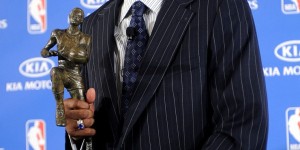 【大发扑克】13年前今天：科比获得生涯唯一一座常规赛MVP奖杯