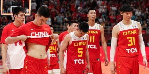 【大发扑克】朱芳雨：伊朗进场的时候 第一反应是属于中国男篮的位置被抢走了
