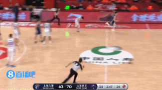 郭昊文第三节独揽15分 抢断快攻一条龙秀单臂暴扣