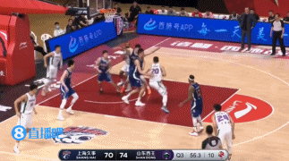 郭昊文第三节独揽15分 抢断快攻一条龙秀单臂暴扣