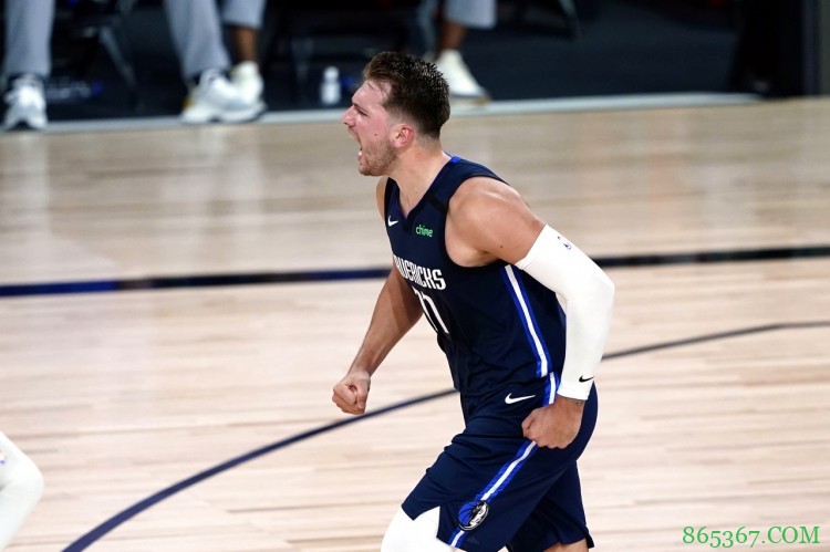 东契奇22中12贡献33分10板9助 关键三分杀死比赛