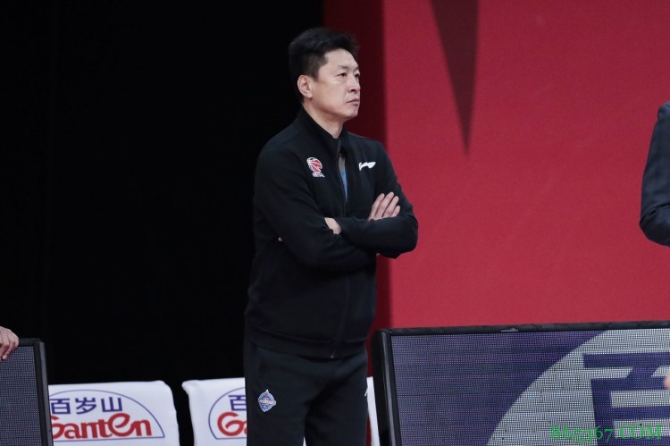 媒体人:“李春江去新疆队”是假的 没有的事