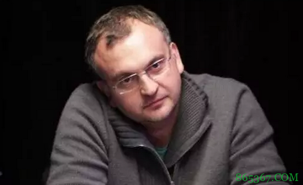 德州扑克在比赛里丢掉四条?你以为这是007电影吗!